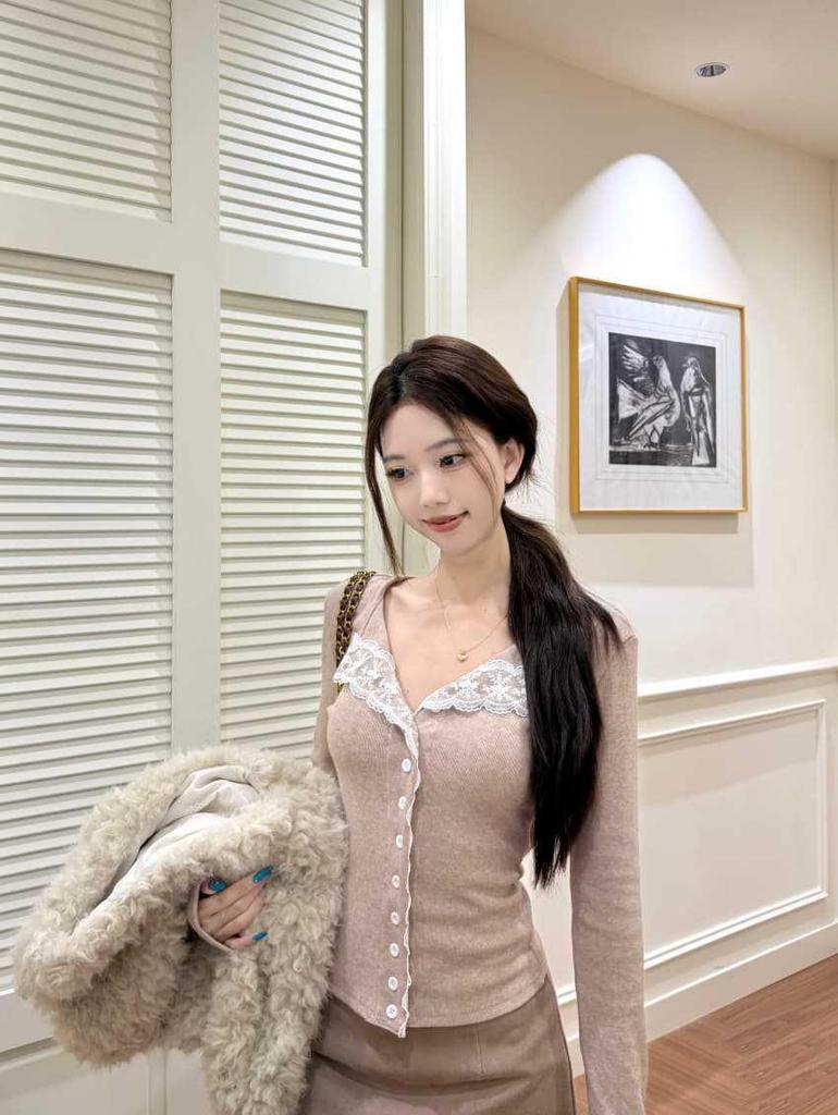 Women's Elegant Lace Spliced Long-Sleeve Cardigan - Slim-Fit, Chic & Versatile Winter Design