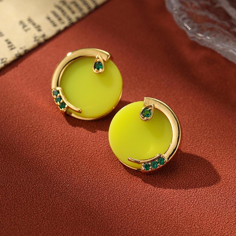 Fashionable And Exquisite Vintage Accessories Small Fresh Round Crescent Earrings For Women Luxury Personalized Trendy Earrings