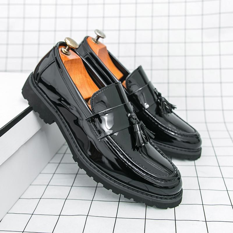 

Модные мужские лоферы больших размеров 2025 на толстой подошве с кисточками из лакированной кожи, глянцевые слипоны для бизнеса, формальные кожаные туфли, новая мужская обувь 38 зелёный