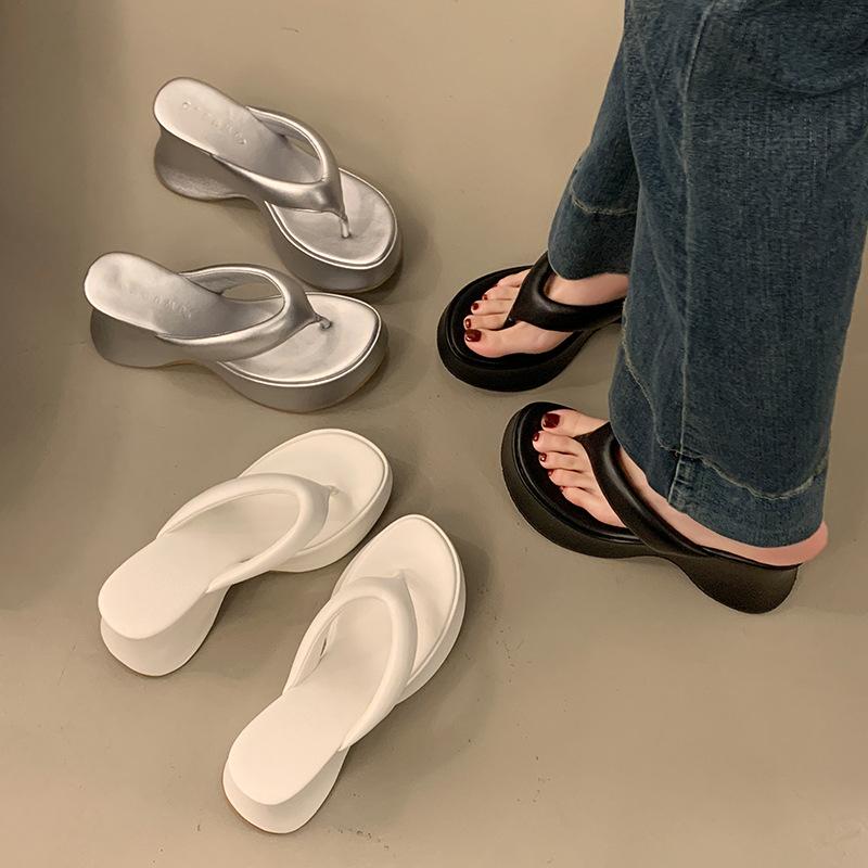 Flip-flop slope heel toe sandals women's outer wear 2025 summer new muffin thick-soled high-heeled casual beach slippers