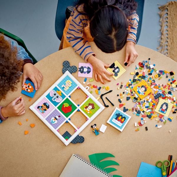 LEGO Disney 43221 Значок 100-летия анимации — фото 4