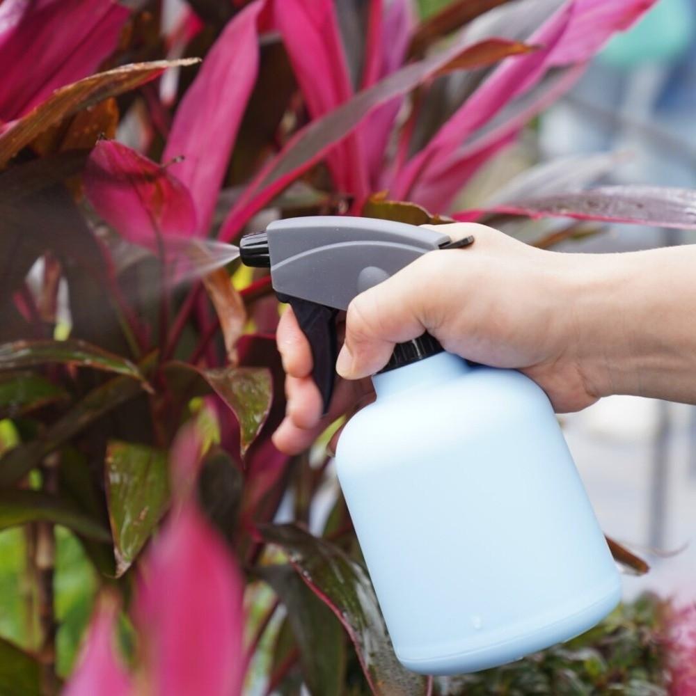 Leakproof Hand Pressure Sprayer Hand Operated 600ml Watering Can Plastic Thickened Bottle Bottom Plant Mister Garden Use