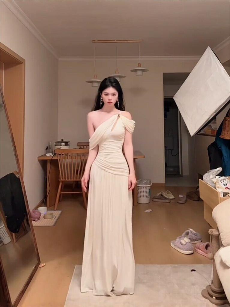 Large size French sexy slanted shoulder design kinked dress holiday style temperament beautiful long dress