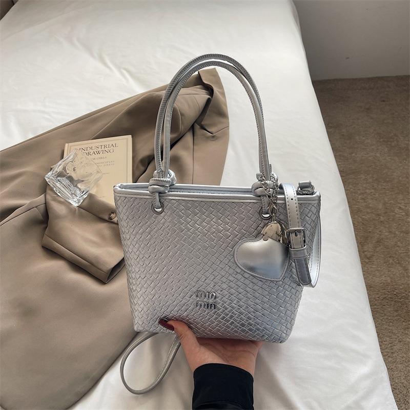 

High sense fashion versatile hand bag women s spring and summer new retro shoulder bag niche bucket bag срібний