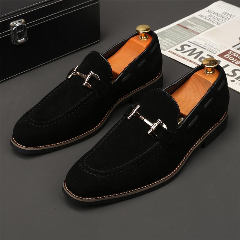 Fashion New Pointed Toe Suede Leather Flats Metal Button Party Shoes For Men Male Wedding Dress Prom Homecoming Shoes Zapatos Hombre