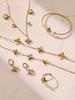 Set di Gioielli di Moda Europeo-Americano: Collana, Bracciale, Orecchini in Acciaio Inossidabile Placcato Oro 18K con Fiori di Zirconia.