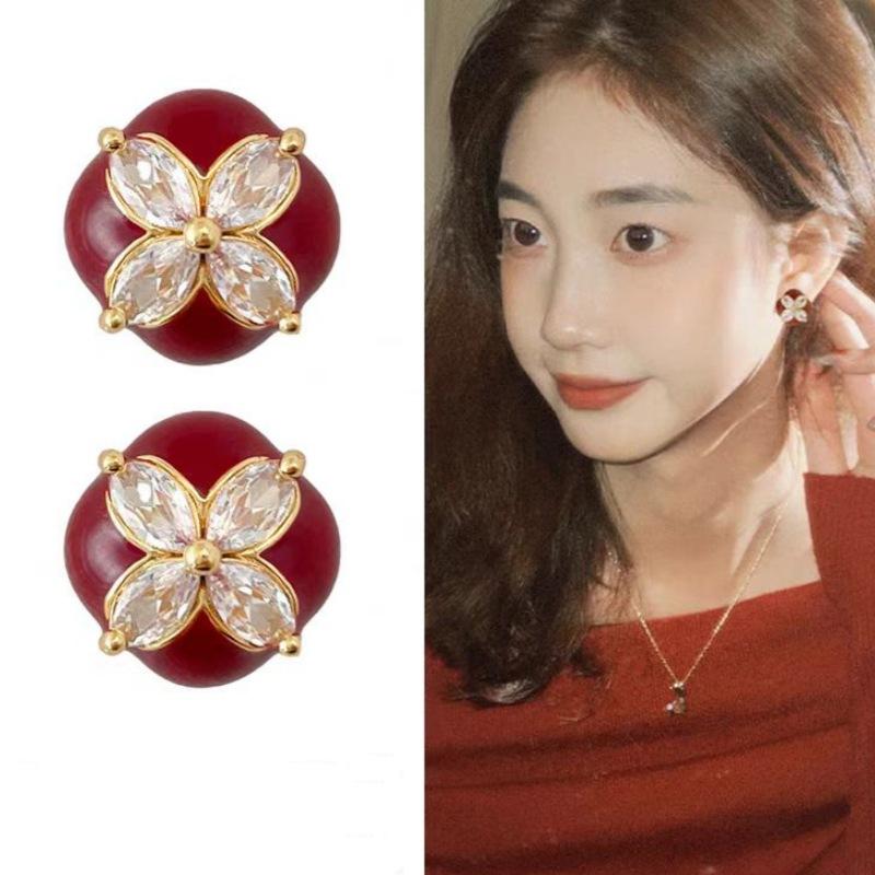 Niche dripping oil flower stud earrings women, versatile earrings temperament earrings 925 silver needle