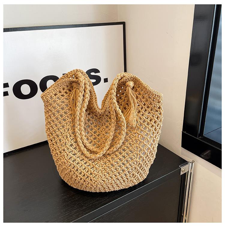 Woven Hollow Women's Bag New Beach Bag Woven Shoulder Straw Large Capacity Bag Commuter Bag