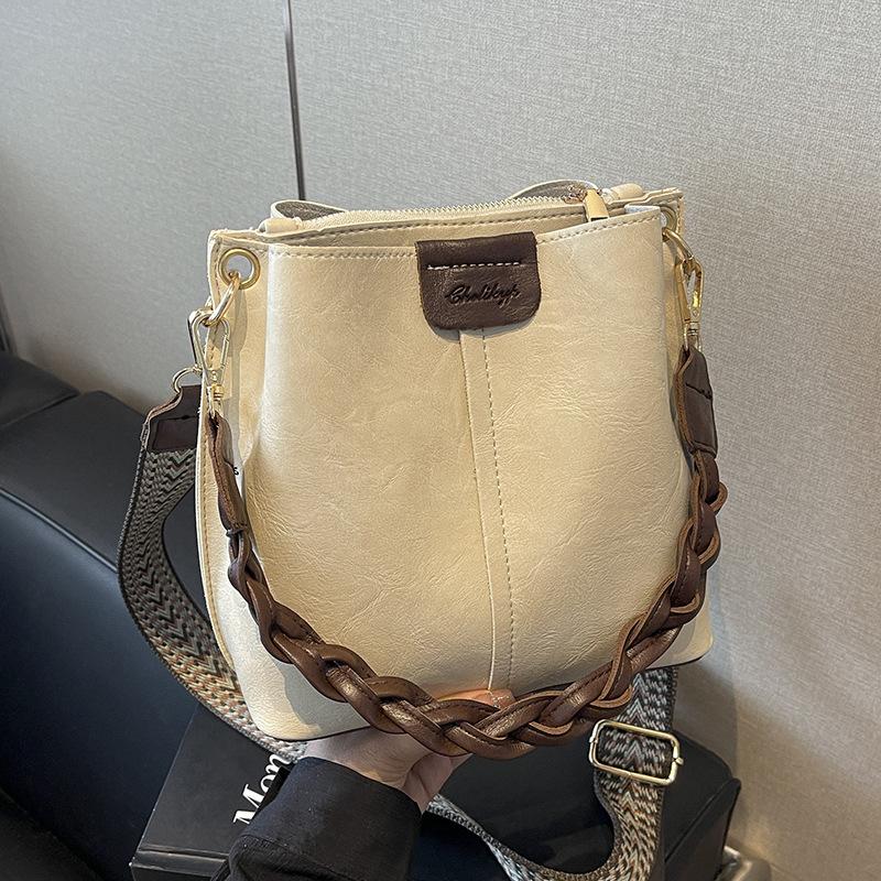 Bag Women's New Versatile New Trendy Autumn and Winter Retro Shoulder Large Capacity Broadband Crossbody Bucket