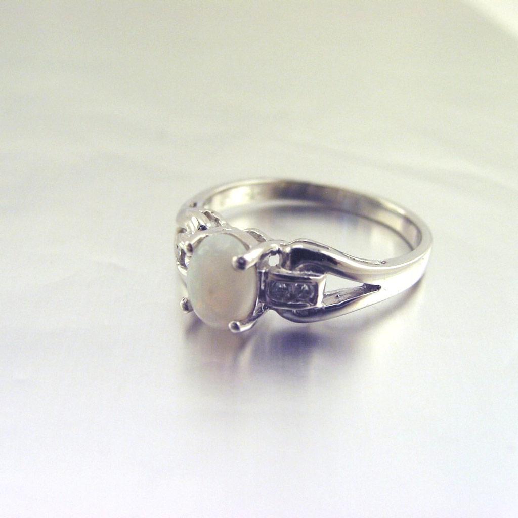 Silver Ring 'Goddess Opal' White Silver (rhodium) - 7 Mm