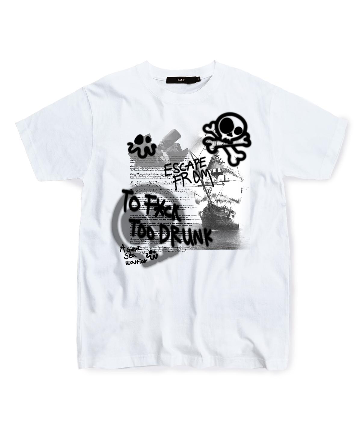 Escape From Black Pirate Ship Print T-Shirt White M