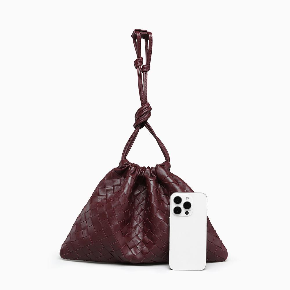 Sheepskin woven bag high-end hand-woven pleated drawstring cloud bag fashion leather women's bag messenger bag