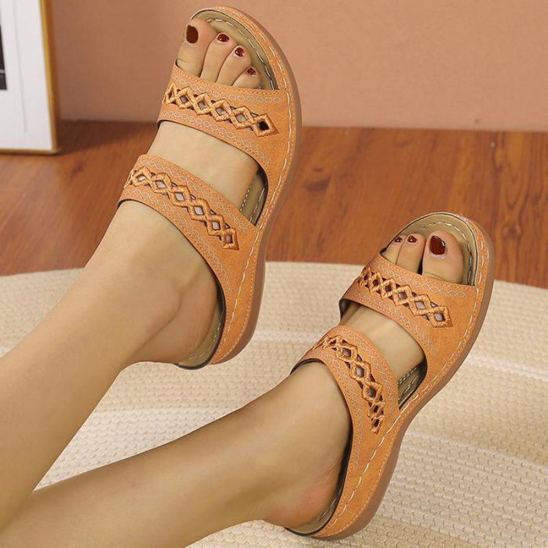 Fashion Comfortable Wedge Slippers for Women Summer 2024 Hollow Out Platform Sandals Woman Plus Size Anti Slip Beach Sldies Flip Flops