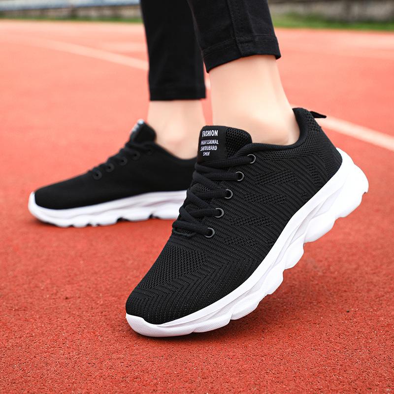 Chaussures de sport ultra-légères chaussures pour femmes nouvel été maille respirante semelle souple légère confortables étudiant décontracté chaussures de course