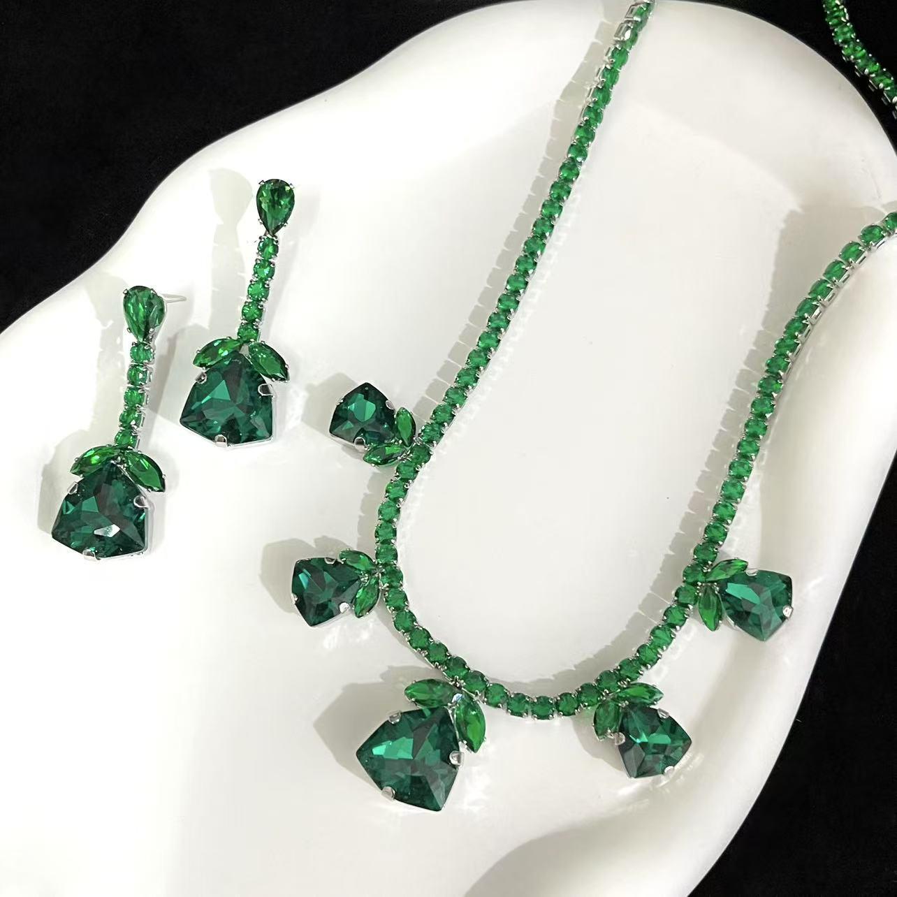 Elegant Rhinestone Inlaid Water Drop Necklace - Luxury Fashion Clavicle Chain