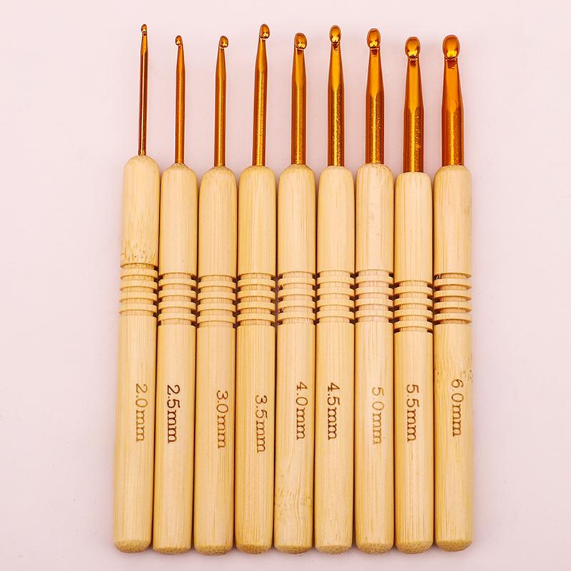 Set croșete din lemn rotunde pentru proiecte cu fir: Pulover, Păpușă, Papuci de casă și Pachet Material Tricotat