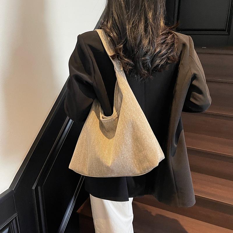 Niche design bag women's 2025 spring new large-capacity shoulder underarm bag casual fashion commuter tote bag