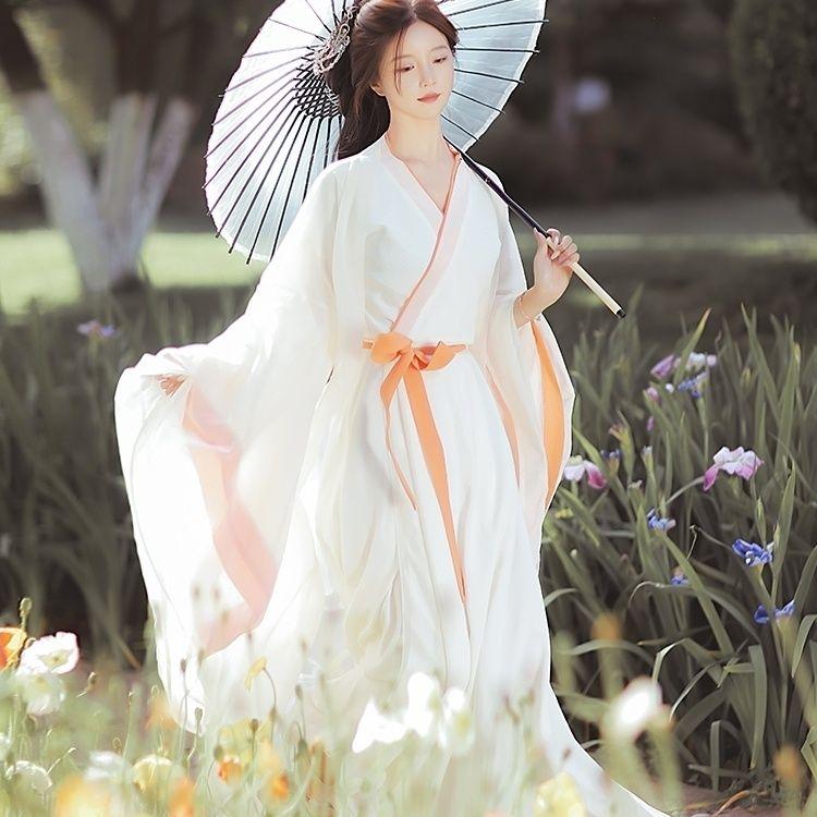 

Китайский женский костюм в стиле династии Вэй Цзинь Ханьфу