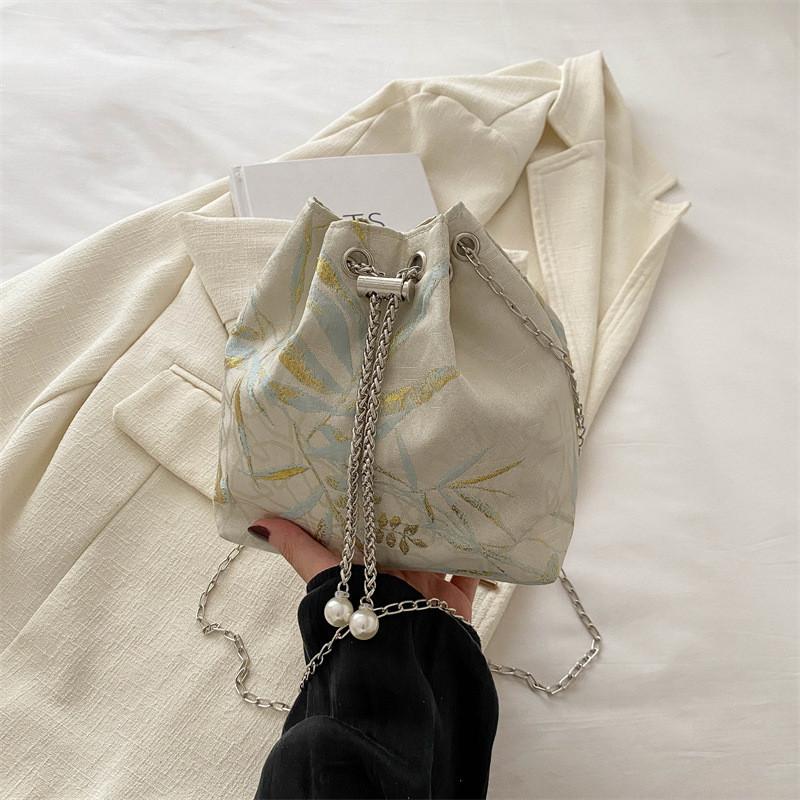 Stylish New Chinese Style Bucket Bag With Embroidered Silk And Trendy Chain Strap