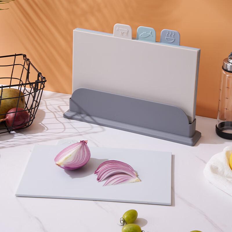 

Wutuo 4-Piece Multi-functional Plastic Cutting Board Set