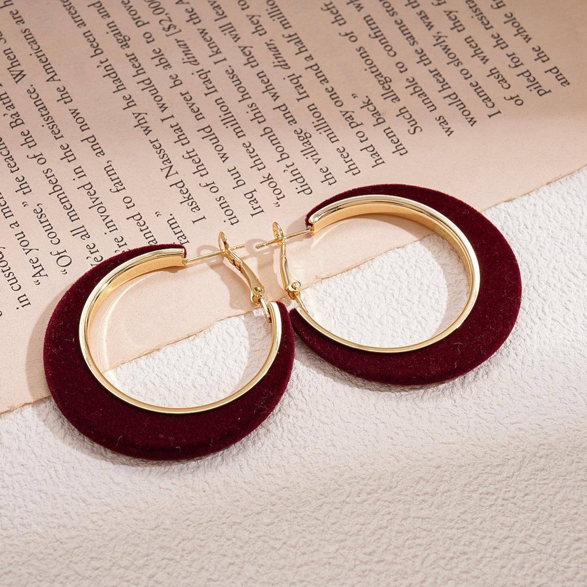 18K real gold electroplated retro flocking geometric hollow earrings autumn and winter simple earrings