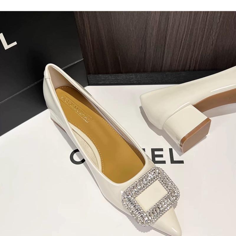 Mode Neuer Stil Luxus Damenmode Metall Kristall Spleiß Damen Pumps Kitten Dicker Absatz Elegant Party Damenschuhe Zapatos De Mujer