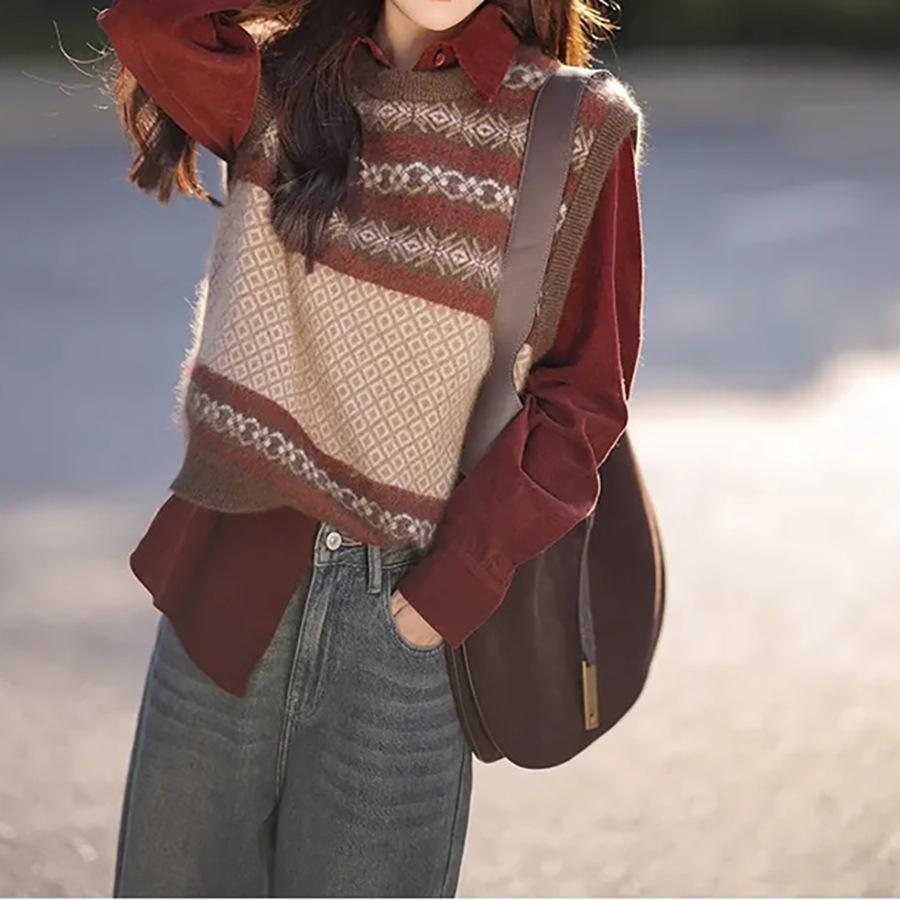 Fashion Vest Women's Autumn and Winter Color Blocked Knitted Vest Sweater Feminine Temperament