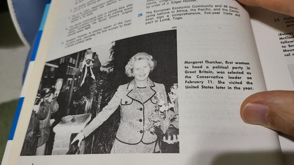 [USED] "1976 (Showa 51) Encyclopedia" English version