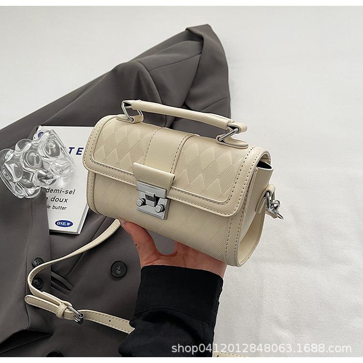 

Корейская версия ins портативная маленькая сумка женская 2025 новая модная нишевая ромбовидная сумка-мессенджер для работы, для поездок, на плечо