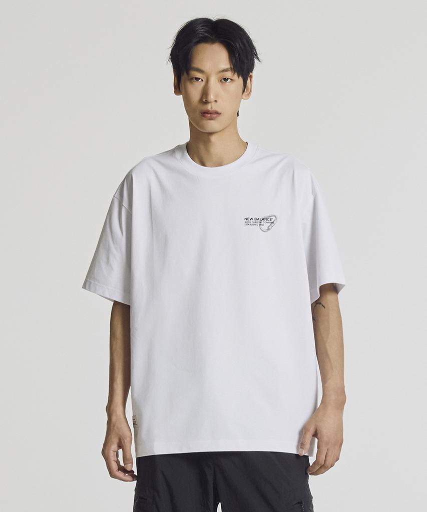 Nyuballanseu Nbneg21543 / Uni Track Club Carabiner Graphic Short Sleeve Tee (Whtie)