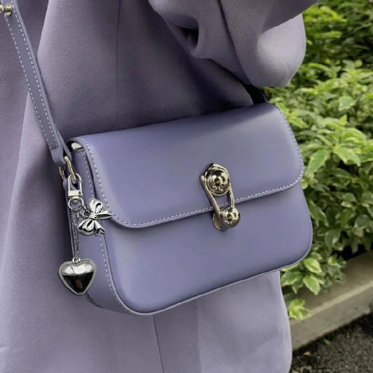 Fashionable Love Heart Keychain Charm Stylish Pendant Adds Personality to Bags and Keys Decoration for Daily Use