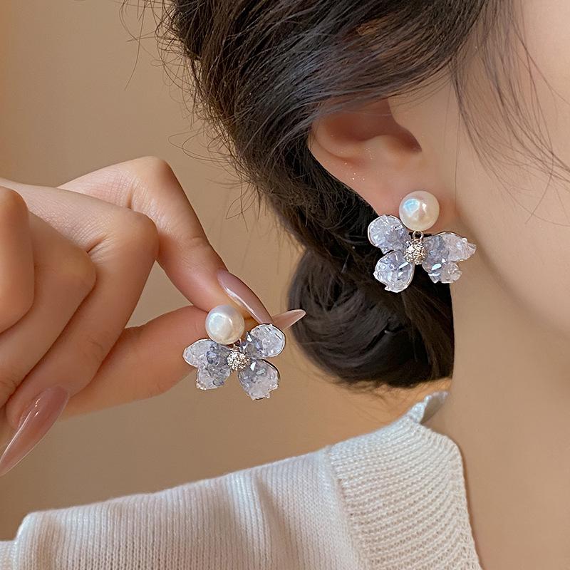 Gradient Crystal Flower Stud Earrings: Elegant Luxury French-Inspired Design for Women