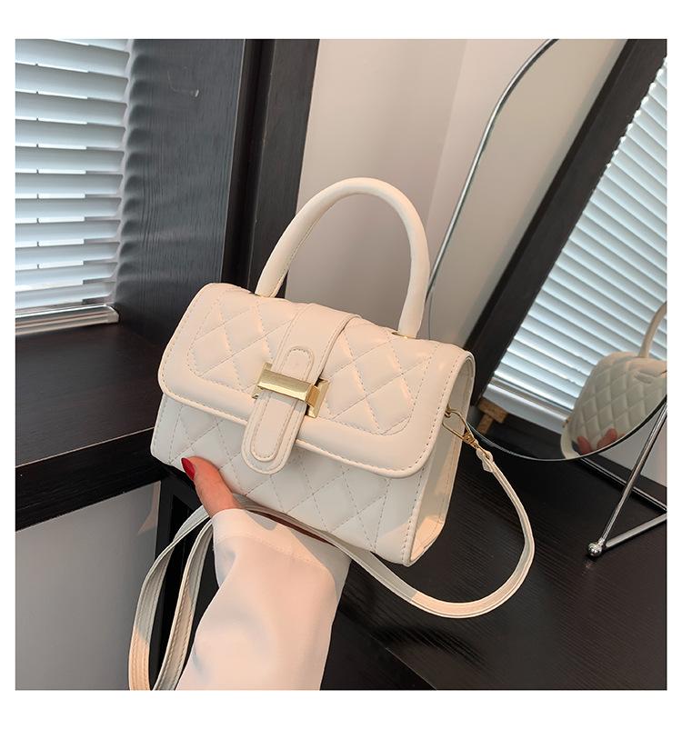 

Маленькая квадратная сумка на одно плечо 2024 года, новая маленькая сумка этого года, модная иностранная модная женская сумка, сумка-мессенджер знаменитостей из Интернета белый