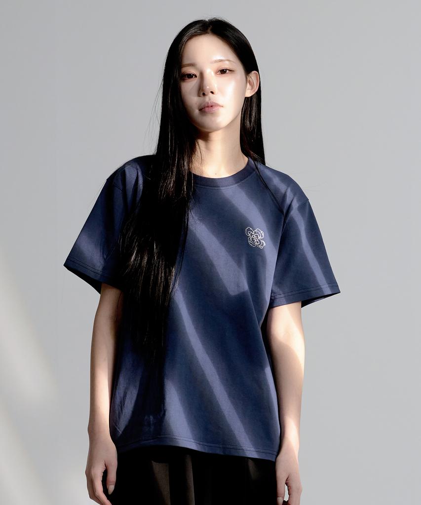 Peneoteoseu Rhythm Dark Navy T-Shirts : A Pulse Submerged Beneath Deep Water