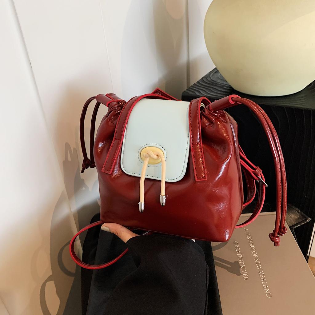 Fashion Trend Contrasting Retro Style Bag New Niche Design Single Shoulder Diagonal Cross Drawstring Bucket Bag