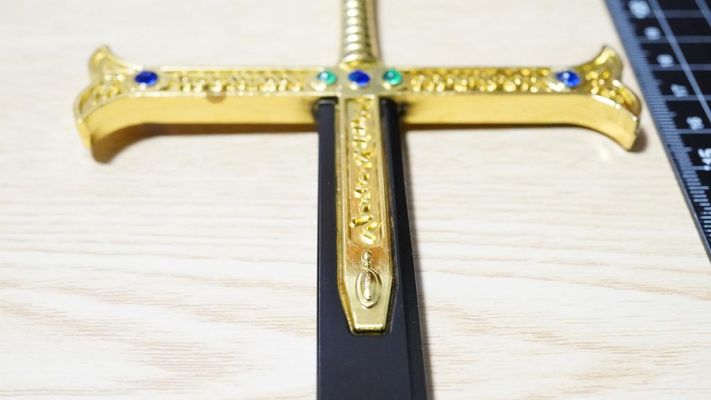 24 cm svart svärd Yoru guld Mihawk One Piece minivapen svärd båge pil sköld svärd tillbehör nyckelring figur docka display dekoration anime spel