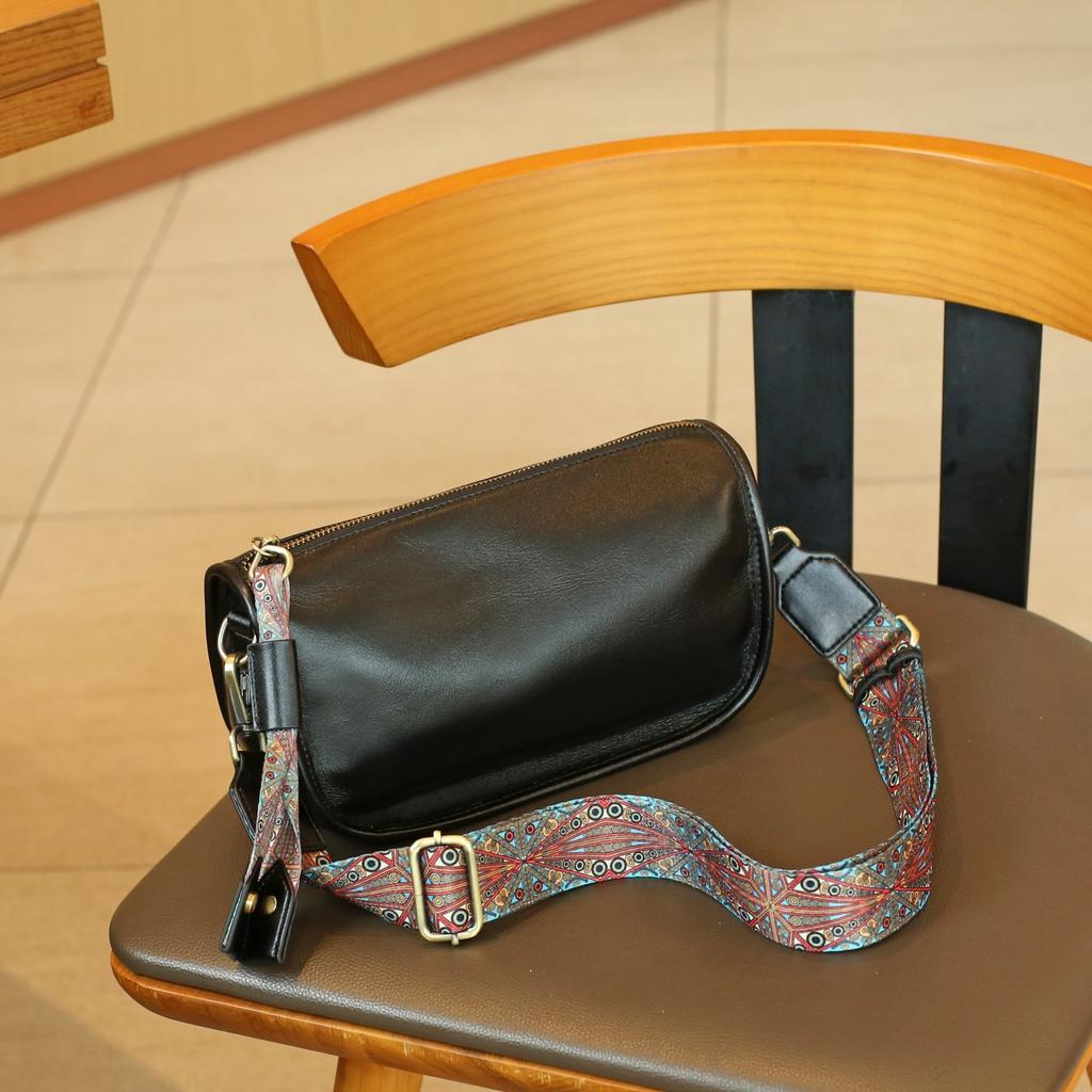 Popular Women's Bags, Large-capacity Top-layer Soft Leather-textured Small Bags, Wide Crossbody Bags, and Niche Retro Pillow Bags