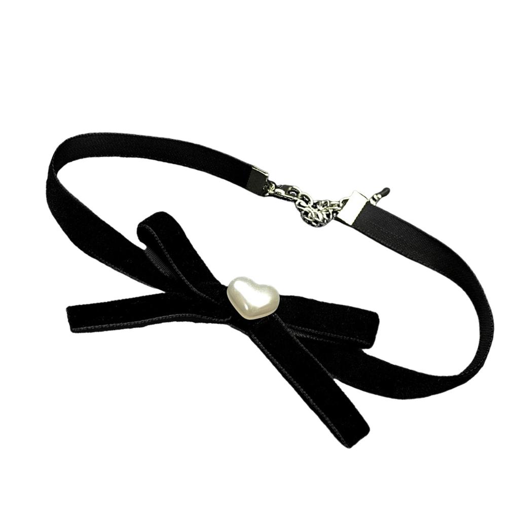 Gothic Velvets Ribbon Choker Necklace with Heart Charm Bowknot Pendant Neckchain Clavicle Chain for Elegant Women