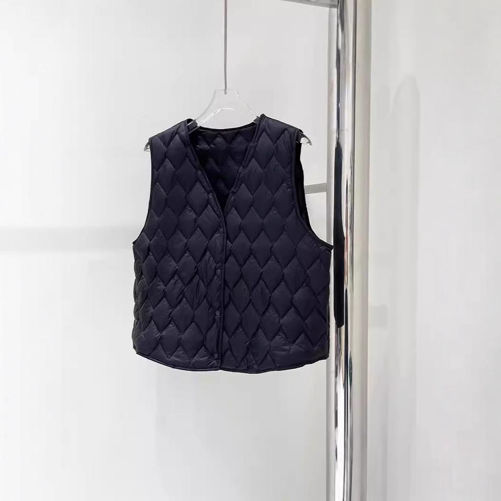 Women's Sleeveless Puffer Vest V Neck Casual Down Vest Lightweight Quilted Warm Outerwear for Autumn Winter