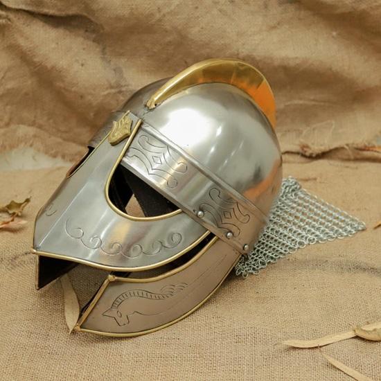 Nachbildung eines römischen gallischen Helms: Mittelalterliche Rüstung aus Stahl und Messing