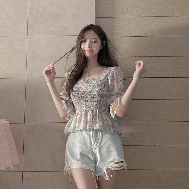 

Корейская блузка из шифона с цветочным принтом и рукавами-клеш (Лето 2023) One Size