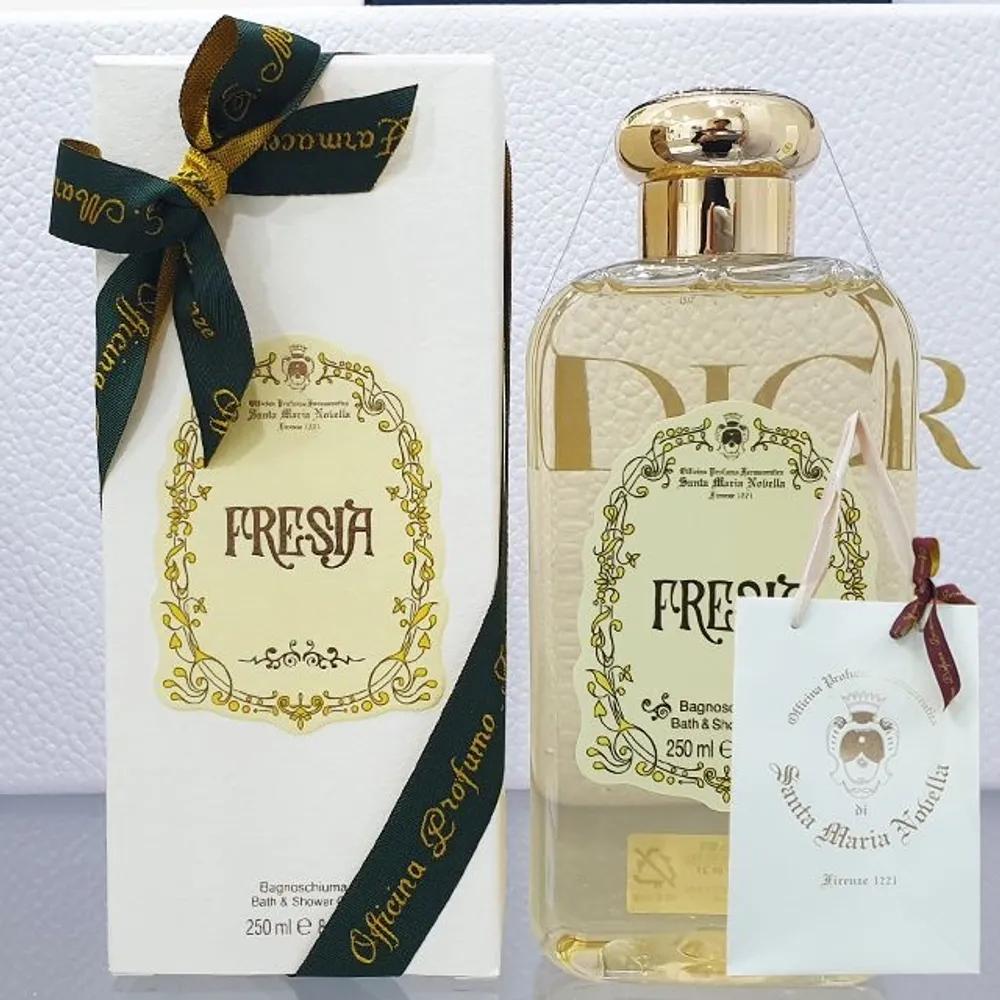 Santa Maria Novella Bagnoschiuma Light Package Freesia 250ml (Shower Gel)
