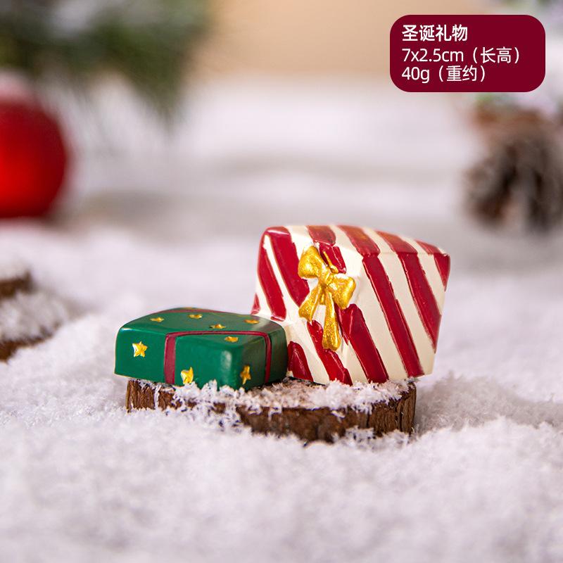 Mini Christmas Village Figurines Set Snowman Bear Deer Animal Models For Dollhouse Garden Scenery DIY Display Ornaments