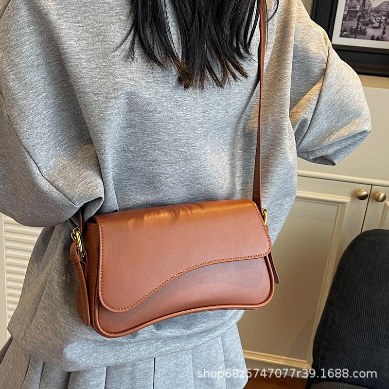 Popular Bag Women's 2025 New Retro Versatile Shoulder Armpit Bag Niche Commuter Crossbody Small Square Bag