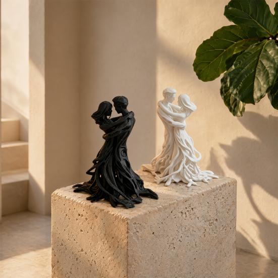 3D-gedruckte Statue eines Paares, Romantische Skulptur einer Paarumarmung mit hohlem Design, Nordische Dekoration für Hochzeitsjubiläum, Schwarz