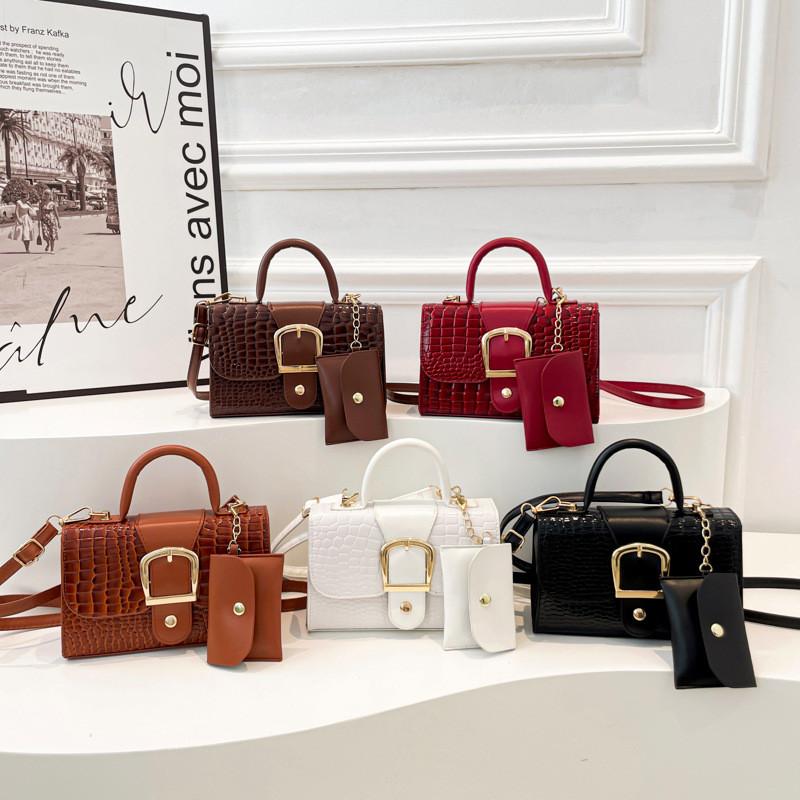 Chic And Versatile Crocodile Texture Handbag For Women With Simple Urban Style