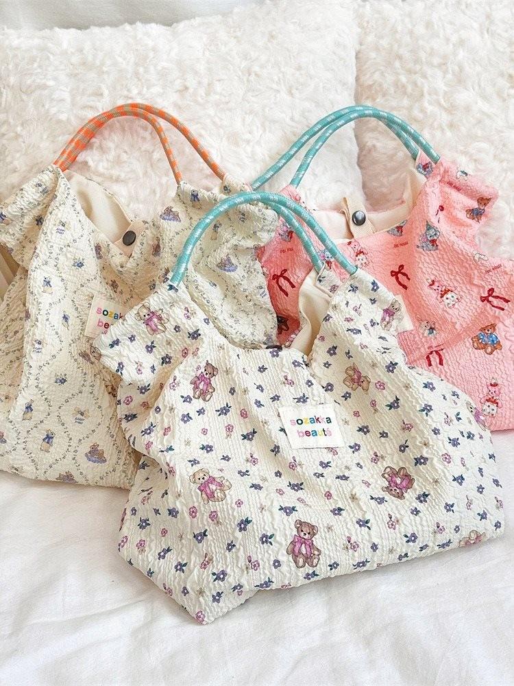 Large Capacity Korean Cartoon Embossed Canvas Tote Bag For Women Ideal For Beach Trips