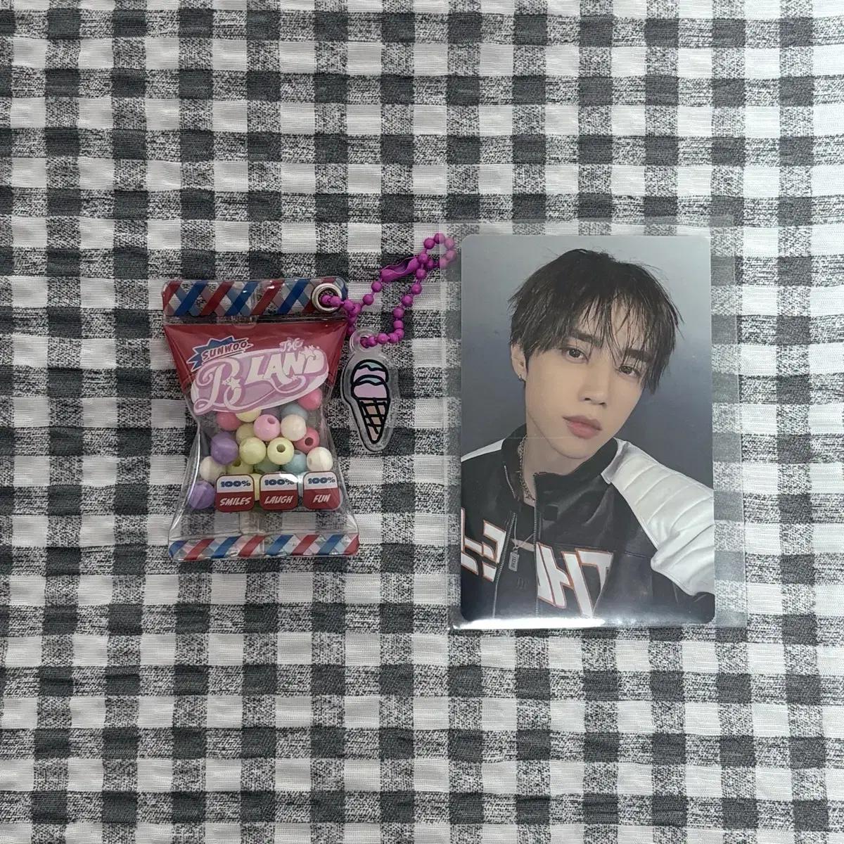 

Theboyz Sunoo Дерби Ленд Брелок-конфета + Фотокарточка