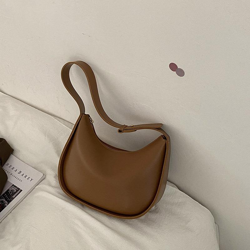 The Saddle Bag Is A Trendy Korean-style Underarm Bag and A Niche Crossbody Bag Casually