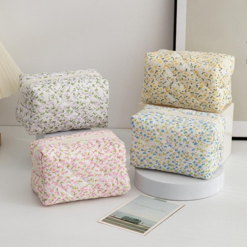 Quilted Large Capacity Floral Makeup Bag for Women Girl Lady Travel Cosmetic Organizer Case Toiletry Storage Pouch for Women